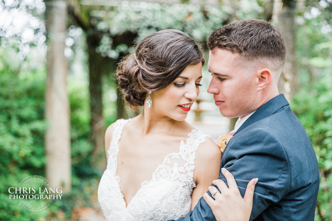airlie gardens wedding photography - bride & groom photo - bride & groom photo ideas - bride & groom photography - wilmington  nc wedding  wedding photography