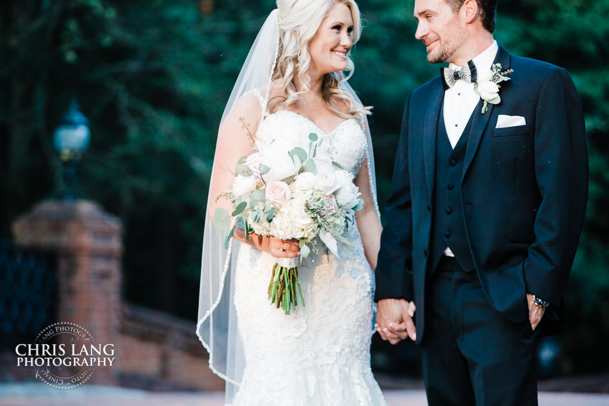 wilmington nc wedding photographer- bride & groom portraits - bride & groom photo - bride & groom photo ideas - bride & groom photography - wilmington  nc wedding  wedding photography