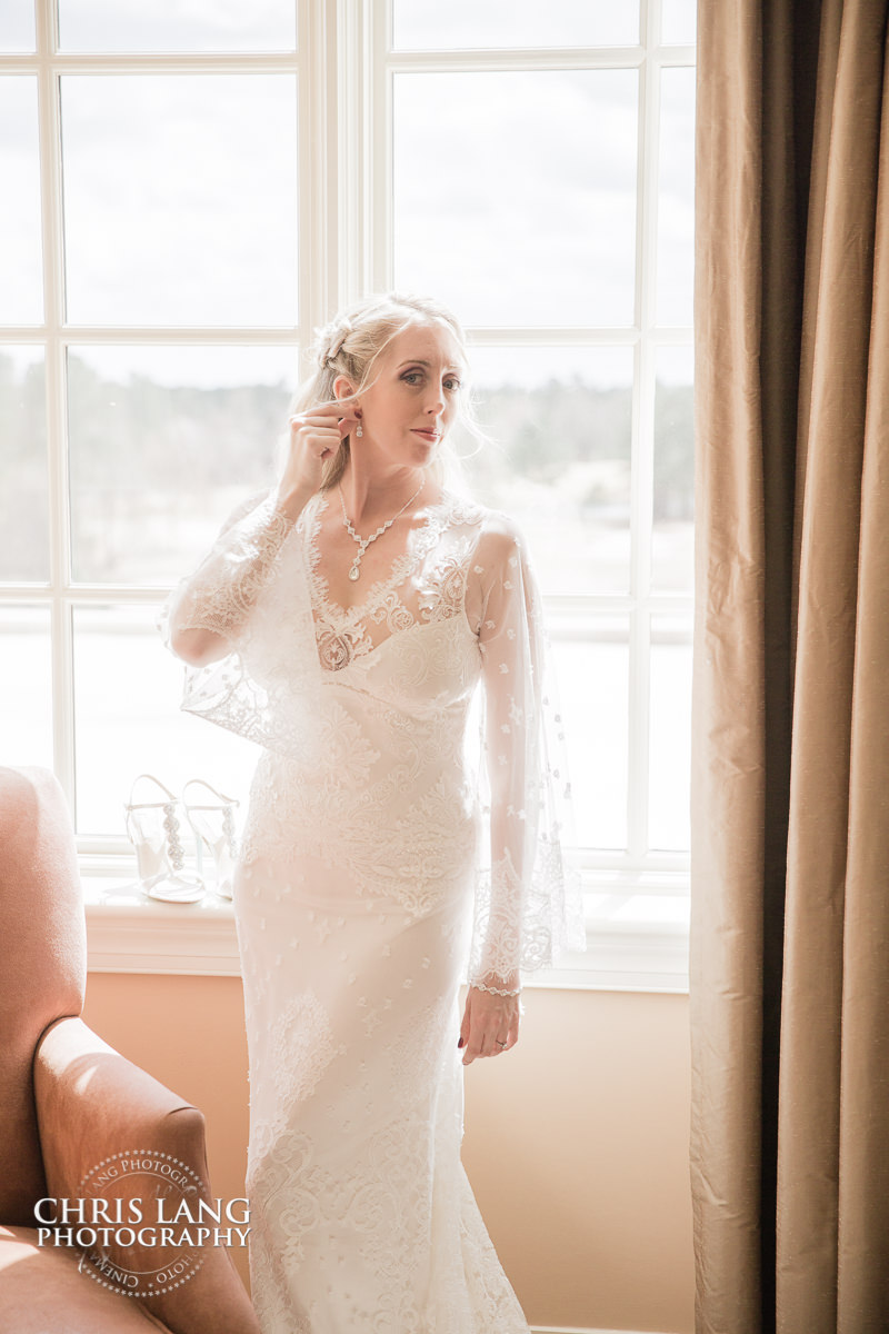 RIver Landing Weddings - pre wedding photos - wedding photo ideas - getting ready wedding pictures - bride - groom - wedding dress - wilmington nc wedding photography 